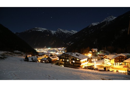 雪屋温泉旅馆 120m，冬日里的暖心之地，体验别样温泉文化